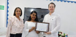 LHB otorga beca de maestría a la docente María Fernanda Severino