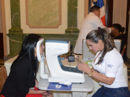 Colaboradores de la Presidencia reciben servicios médicos y oftalmológicos