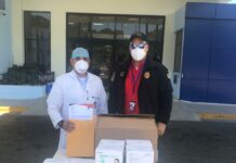 Algunas de las cajas de mascarillas donadas por González Estrada.