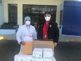 «Hoy por ti, mañana por mi» Algunas de las cajas de mascarillas donadas por González Estrada.