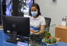El personal que trabaja de forma presencial recibe los insumos necesarios.