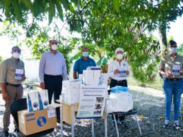 Falcondo dona insumos de protección para médicos y enfermeras Personal de Falcondo hace entrega de donativo de insumos de protección para el personal médico que lucha contra el conronavirus en Monseñor Nouel.