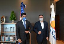 David Collado, recien designado Ministro de Turismo, durante su visita al actual ministro de esa cartera, Francisco Javier García.