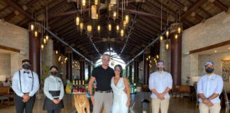 Personal de Secrets Cap Cana recibe primeros visitantes luego de casi cuatro meses sin operar a causa de la pandemia.