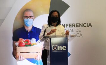 Anina Del Castillo, titular de Pro Consumidor, al participar en la Cuarta Conferencia Nacional de Estadísticas.