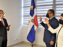 Sánchez Reyes: la era del nuevo servidor público llegó Darío Castillo, ministro de Administración Pública, juramenta a Cristian Sánchez y a Rosa Camila Rivera como nuevos director y subdirectora del INAP, respectivamente.