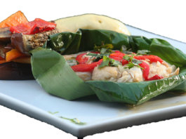 Bocados de añoranzas sureñas Filete de dorado envuelto en hojas de plátano. Casa Bonita. Barahona.