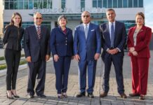 Los ejecutivos del Banco Atlántico Marianna Castillo, Luis Reyes, Tairy Medina, Emilio Hasbún, Oswaldo Armitano y Clara Jáquez.