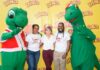 Más de 300 niños celebran la Navidad con la alegría de galletas Dino