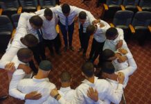 Privados de libertad reciben becas universitarias