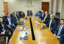 Valdez Albizu se reúne con ejecutivos de JP Morgan