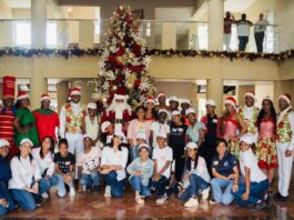 Coral Costa Caribe enciende la Navidad