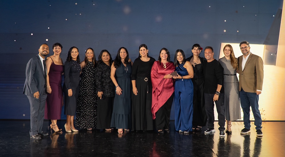 Asociación Cibao recibe estatuilla del Premio Effie