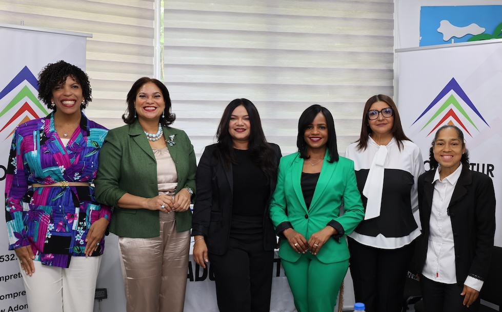 Cristina Rosario, Vilma Batista, Sarah Hernández, Rosa Lidia Lora y María Mercedes.
