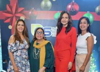 Cronistas sociales celebran la Navidad en confraternidad