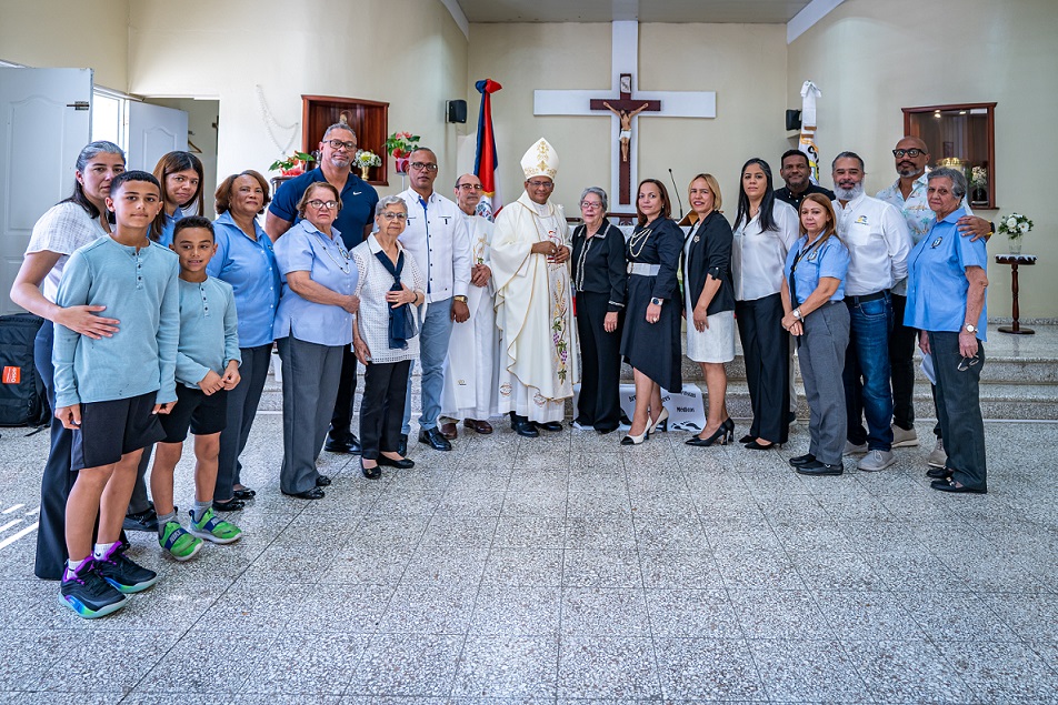 Ejecutivos y docentes del Colegio La Zurza.