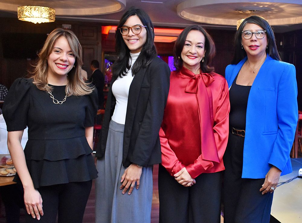 Bethania Ortega, Pamela Acosta, Lady Reyes e Iris Acosta.