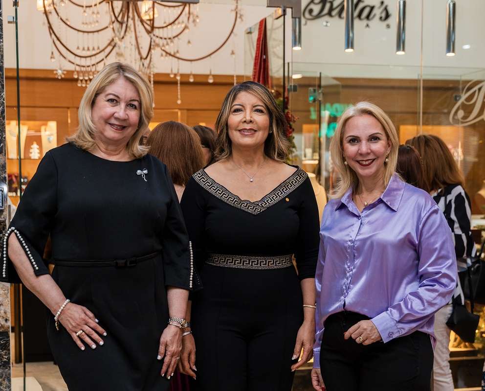 Evelyn Charmand, Rita Soriano y Leiko Ortiz.