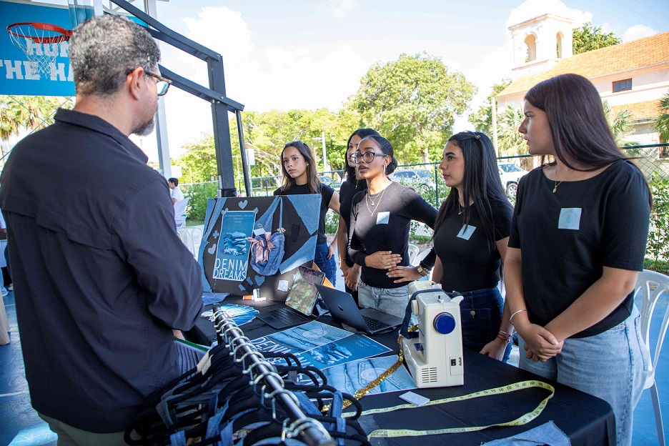Feria de Emprendimiento PCIS (31)