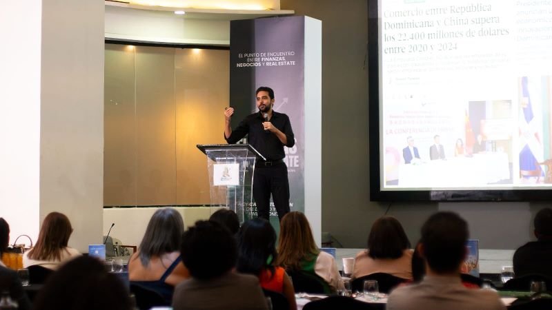 Gabriel González Florentino durante su participación en Finanzas & Real Estate 2026.