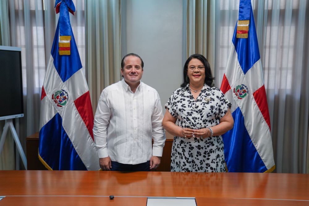 José Ignacio Paliza, ministro de la presidencia y Maira Morla Pineda directora general del INFOTEP.