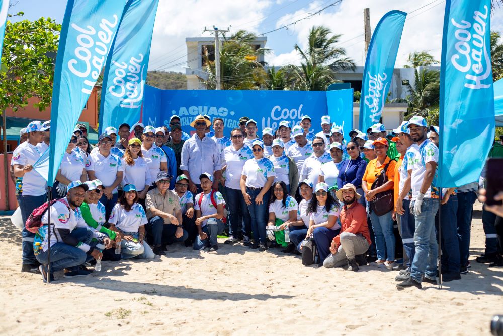 Jornada de limpieza de playas en Montecristi.