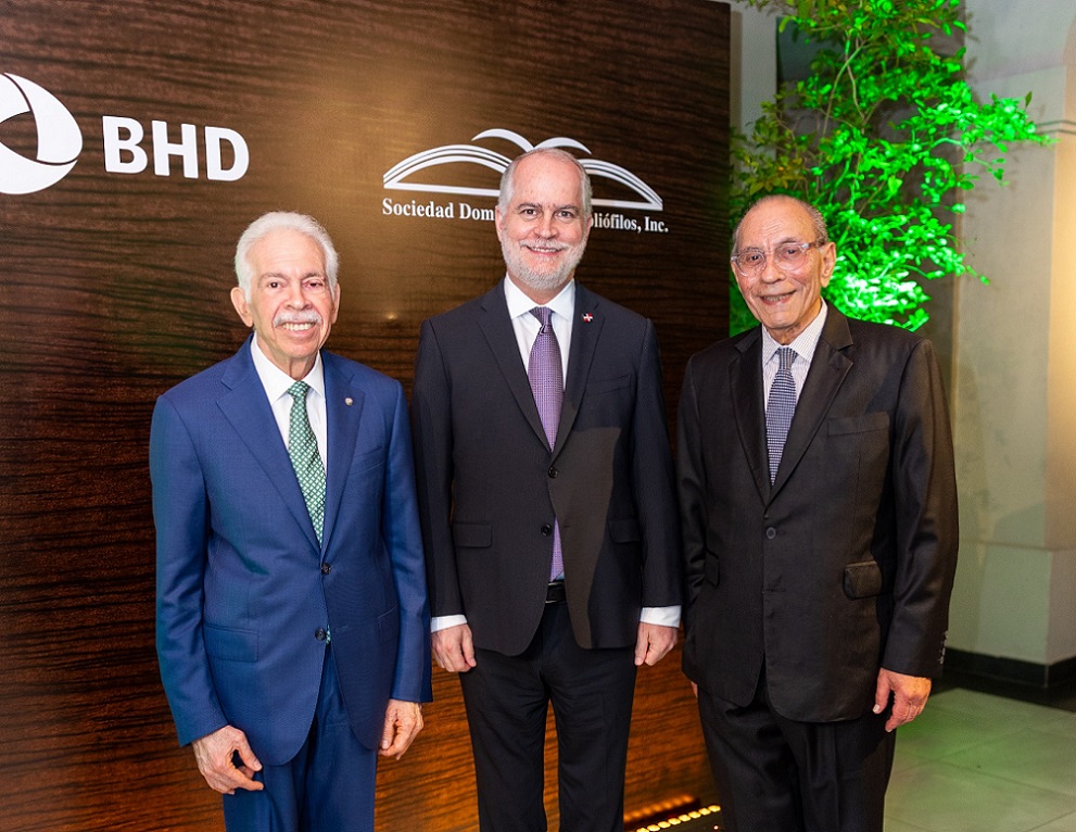 Luis Molina Achécar, Alejandro Fernández W. y Dennis Simó.
