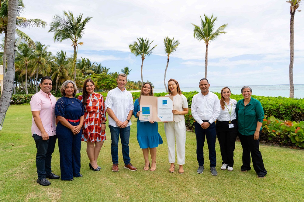 Migel Cruz, Rocio Mora, Noemi Marcelo, Jake Kheel, Cesarina Aquino, Jordi Fijols y Carolina Grisanty.