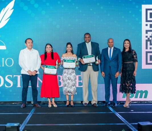 Industrias San Miguel y Caesco celebran la primera edición del premio “Pluma Sostenible”