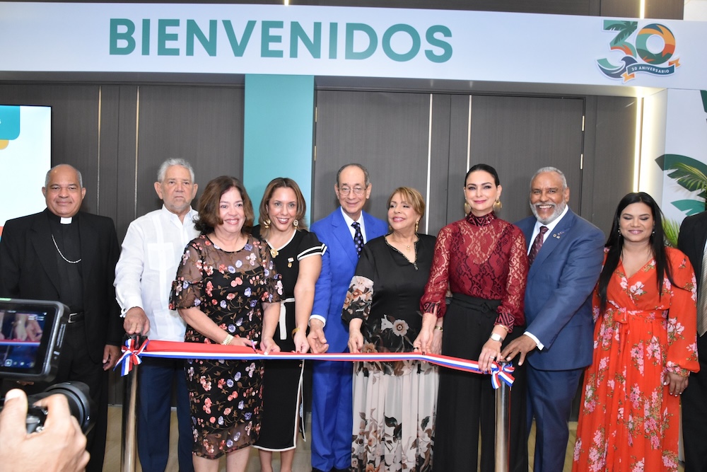 Monseñor Julio César Cornielle, Roberto Rodríguez, Miguelina de Suberví, Yira Ramonet, Luis Felipe Aquino, Luisa de Aquino, Nadkyi Duque, Iván Mancebo y Sarah Hernández.
