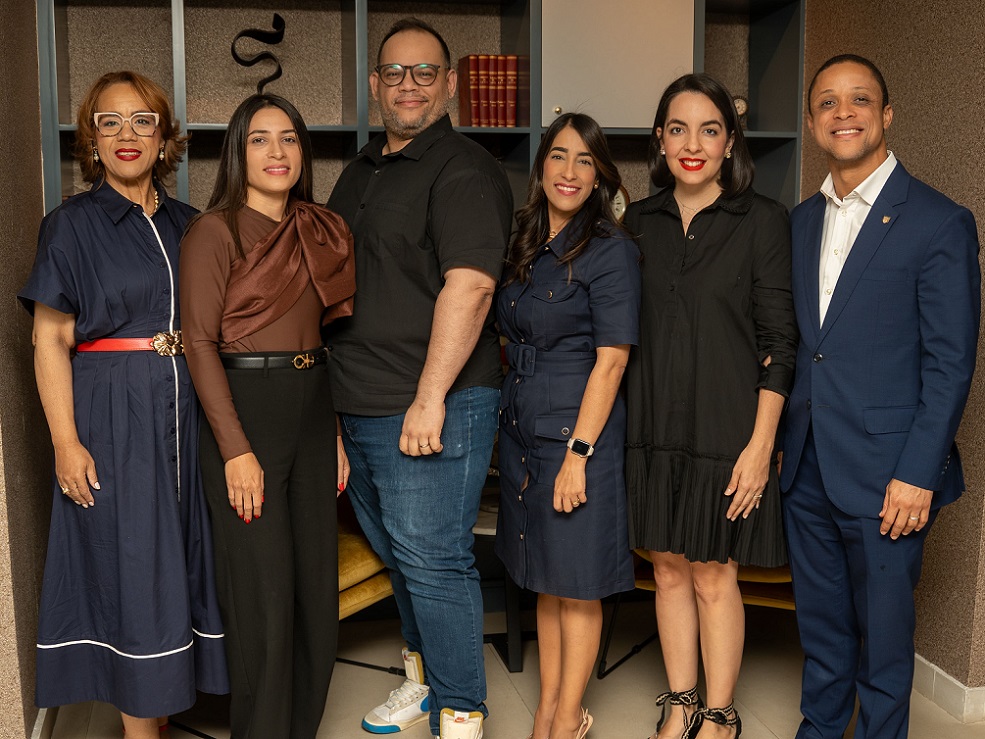 Onoris Metz, Pamela Rodríguez, Alf Álvarez, Gloria Zacarías, Ivanna Read y Jonathan Abreu.