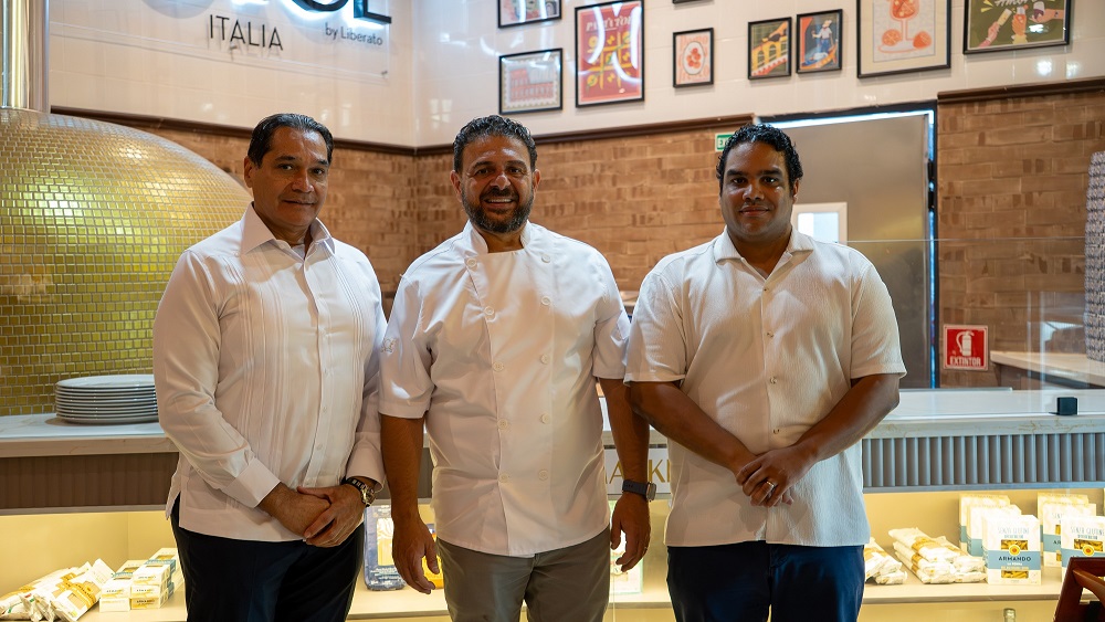 Ramon del Rosario, Chef Liberato Simone y Oscar Del Rosario.