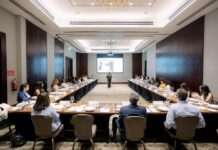Capacitan a profesionales en Etiqueta y Protocolo de Negocios