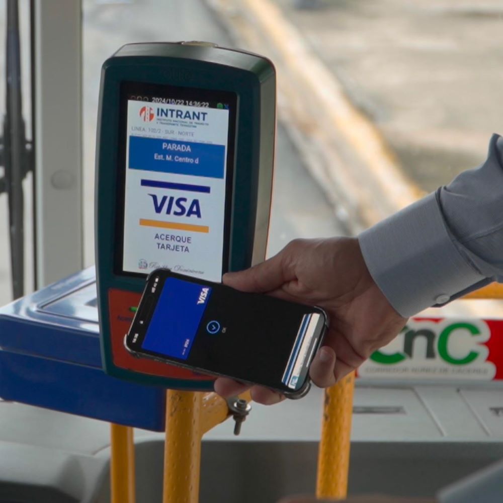 Pagos sin contacto en buses y teleféricos registran un crecimiento interanual de 33% en el país.