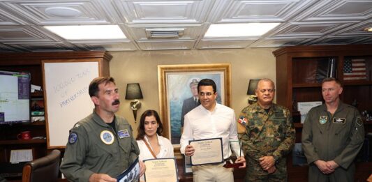De visita por el portaaviones USS Nimitz