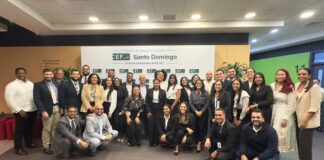 CEF.- Santo Domingo gradúa a 30 colaboradores de la Superintendencia de Bancos